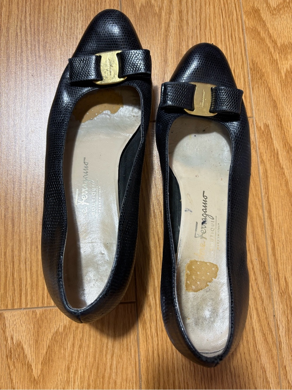 VTG salvatore ferragamo vara pumps black reptile size 9B